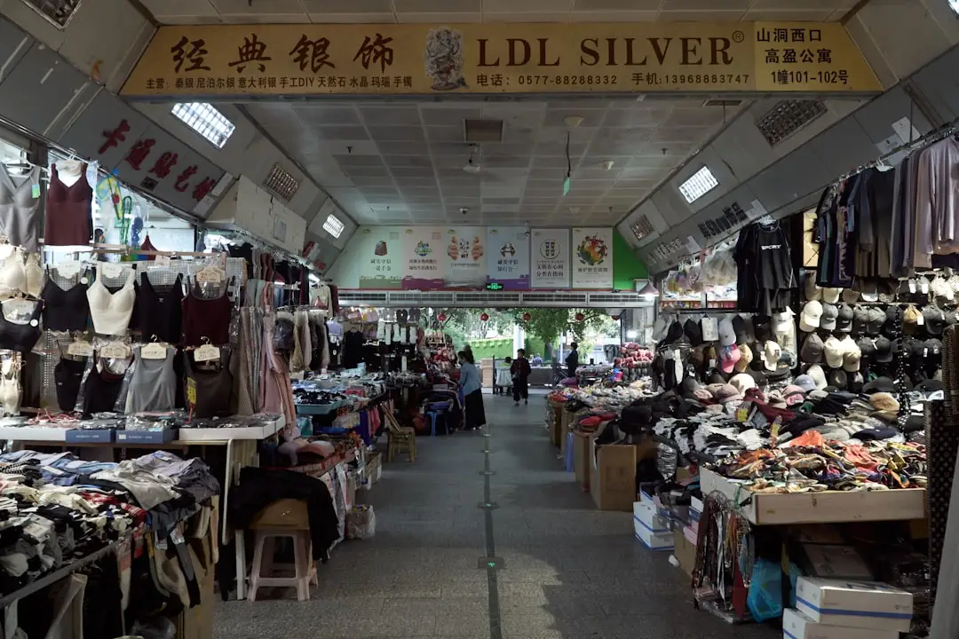 毛发再生技术前沿:从FUE到微针植发的演进路径
